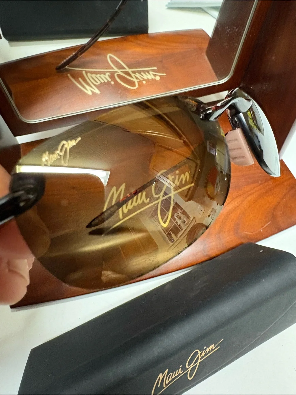 Maui Jim Men’s Sunglasses Brown Frame with Gray Lenses & Maria excellent quality